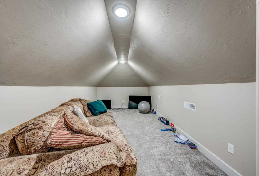 3 Bedrooms Bedrooms, 0 ,2 BathroomsBathrooms,Residential,Single Family,Westpoint,1.5,132857