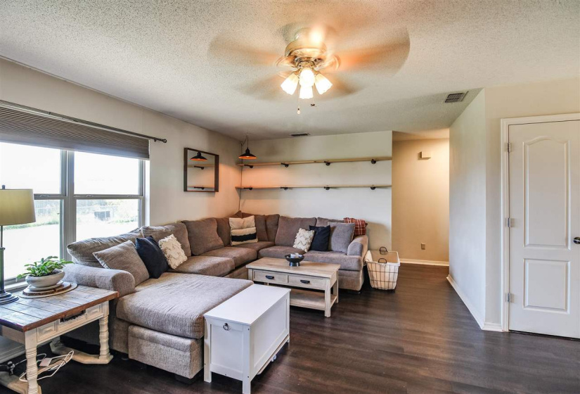 3 Bedrooms Bedrooms, 0 ,2 BathroomsBathrooms,Residential,Single Family,Skyline,1,132859