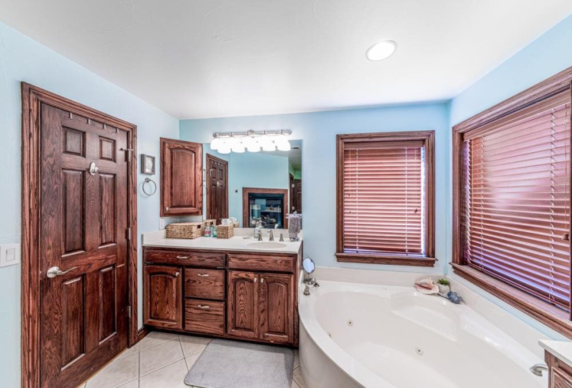 4 Bedrooms Bedrooms, 0 ,3 BathroomsBathrooms,Residential,Single Family,Pecan Lake,1.5,132867