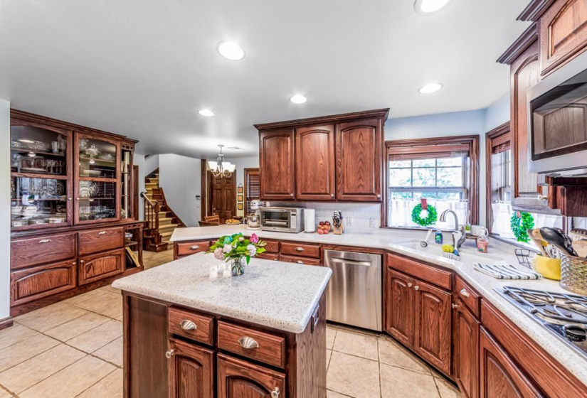 4 Bedrooms Bedrooms, 0 ,3 BathroomsBathrooms,Residential,Single Family,Pecan Lake,1.5,132867