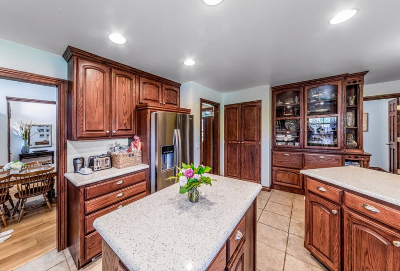 4 Bedrooms Bedrooms, 0 ,3 BathroomsBathrooms,Residential,Single Family,Pecan Lake,1.5,132867