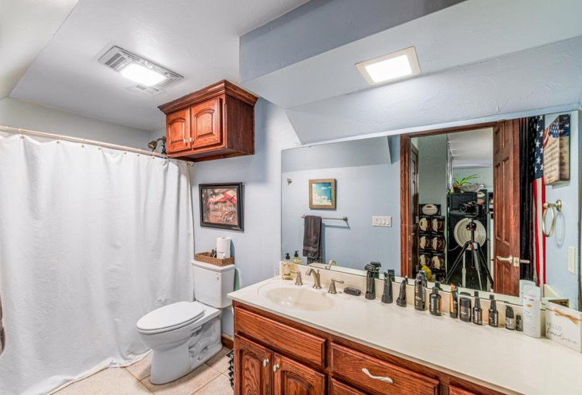 4 Bedrooms Bedrooms, 0 ,3 BathroomsBathrooms,Residential,Single Family,Pecan Lake,1.5,132867