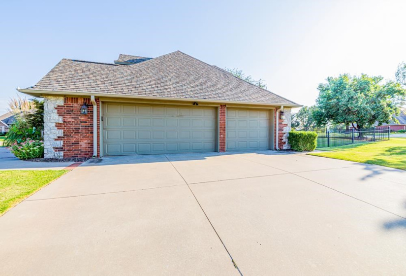4 Bedrooms Bedrooms, 0 ,3 BathroomsBathrooms,Residential,Single Family,Pecan Lake,1.5,132867