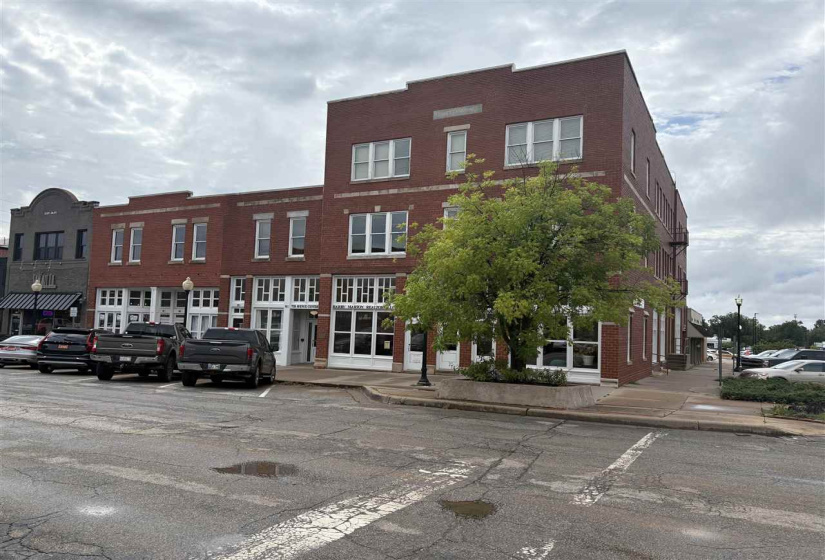 0 , 0 ,0,Commercial/industrial,Commercial,7th Avenue,1,132879
