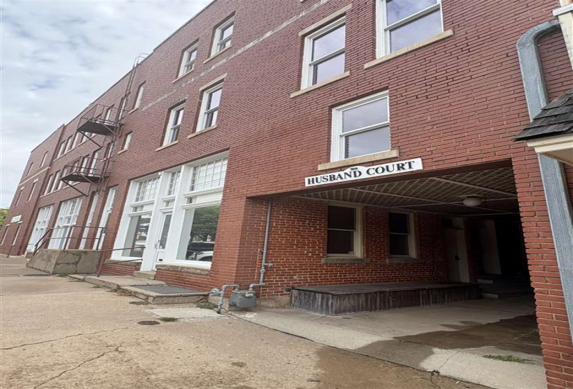 0 , 0 ,0,Commercial/industrial,Commercial,7th Avenue,1,132879