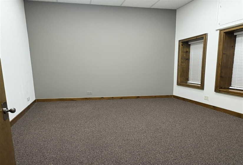 0 , 0 ,0,Commercial/industrial,Commercial,7th Avenue,1,132879