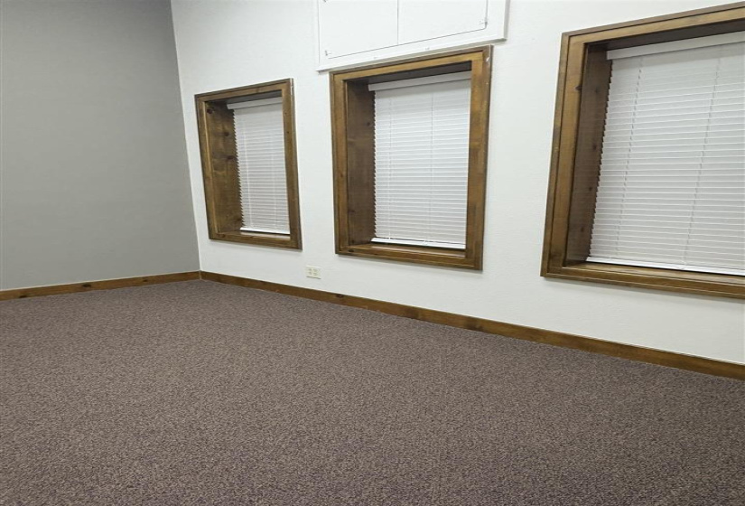 0 , 0 ,0,Commercial/industrial,Commercial,7th Avenue,1,132879