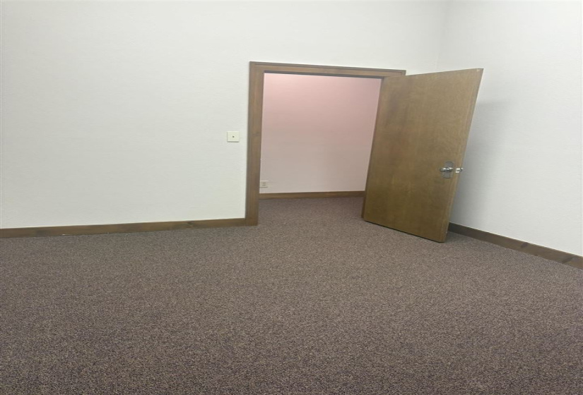 0 , 0 ,0,Commercial/industrial,Commercial,7th Avenue,1,132879