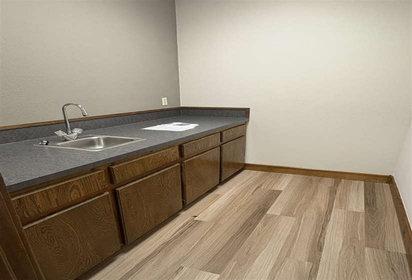 0 , 0 ,0,Commercial/industrial,Commercial,7th Avenue,1,132879