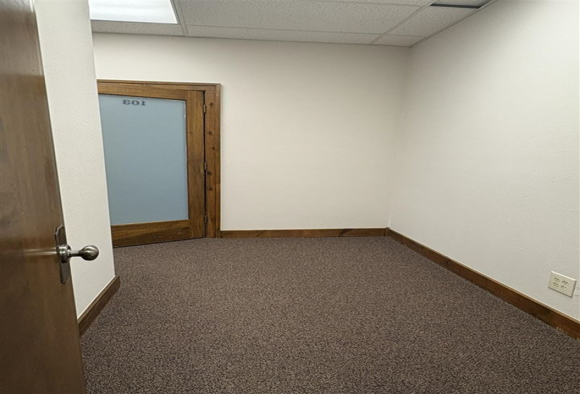 0 , 0 ,0,Commercial/industrial,Commercial,7th Avenue,1,132879