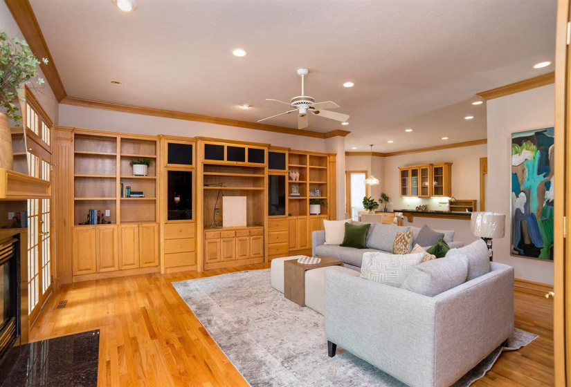 5 Bedrooms Bedrooms, 0 ,3 BathroomsBathrooms,Residential,Single Family,Woodlake,2,132882