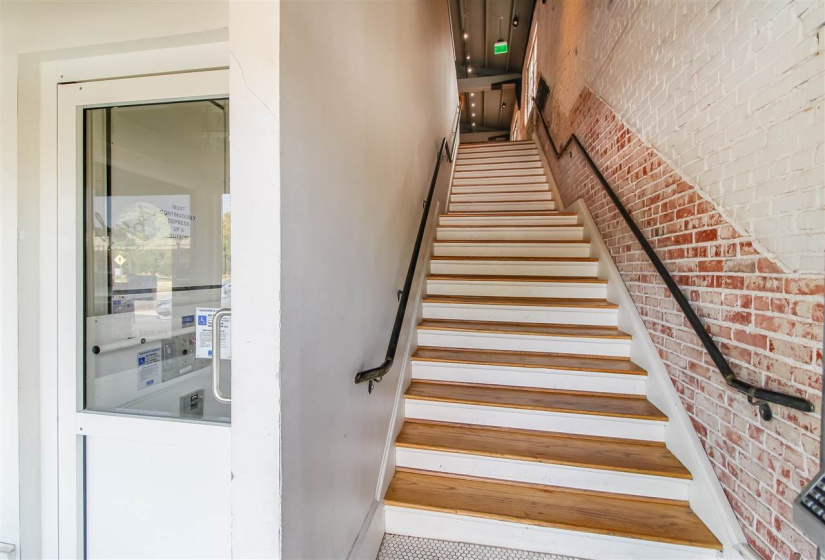 0 , 0 ,11 BathroomsBathrooms,Commercial/industrial,Commercial,Knoblock,2,132890
