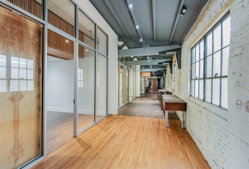 0 , 0 ,11 BathroomsBathrooms,Commercial/industrial,Commercial,Knoblock,2,132890