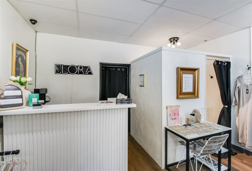 0 , 0 ,11 BathroomsBathrooms,Commercial/industrial,Commercial,Knoblock,2,132890