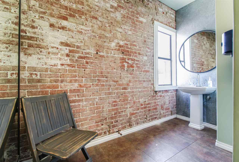 0 , 0 ,11 BathroomsBathrooms,Commercial/industrial,Commercial,Knoblock,2,132890