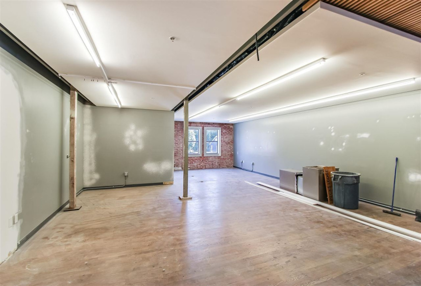0 , 0 ,11 BathroomsBathrooms,Commercial/industrial,Commercial,Knoblock,2,132890