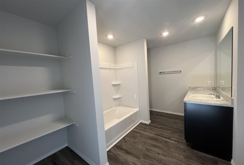 3 Bedrooms Bedrooms, 0 ,2 BathroomsBathrooms,Residential,Single Family,2nd,1,132894