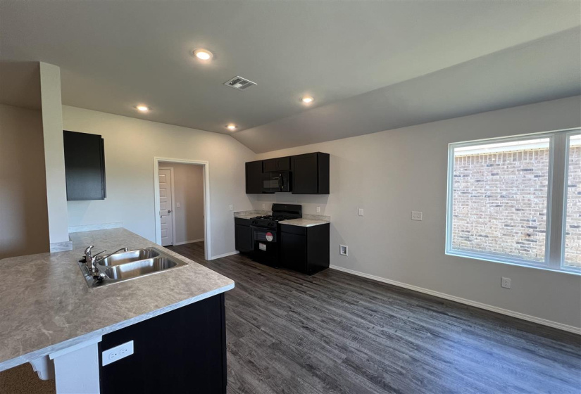 3 Bedrooms Bedrooms, 0 ,2 BathroomsBathrooms,Residential,Single Family,2nd,1,132894