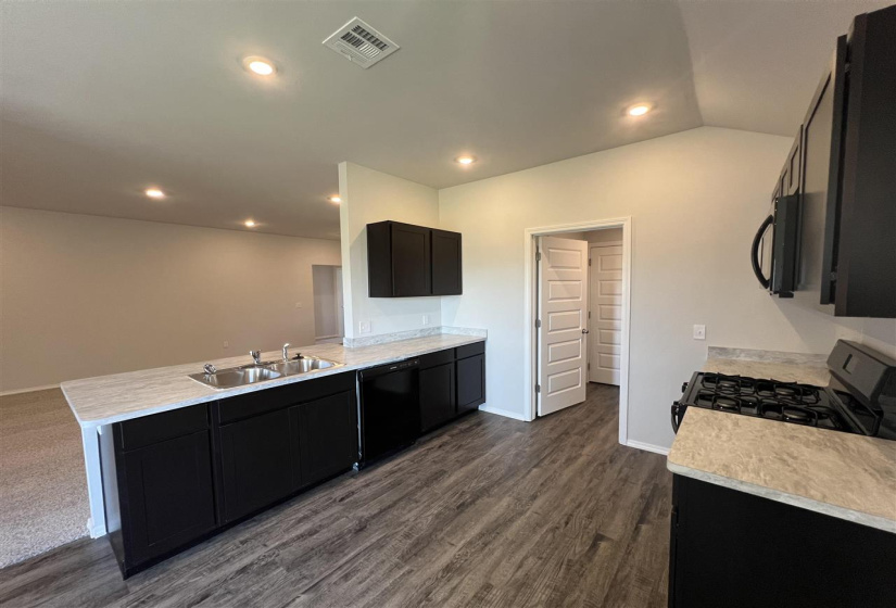 3 Bedrooms Bedrooms, 0 ,2 BathroomsBathrooms,Residential,Single Family,2nd,1,132894