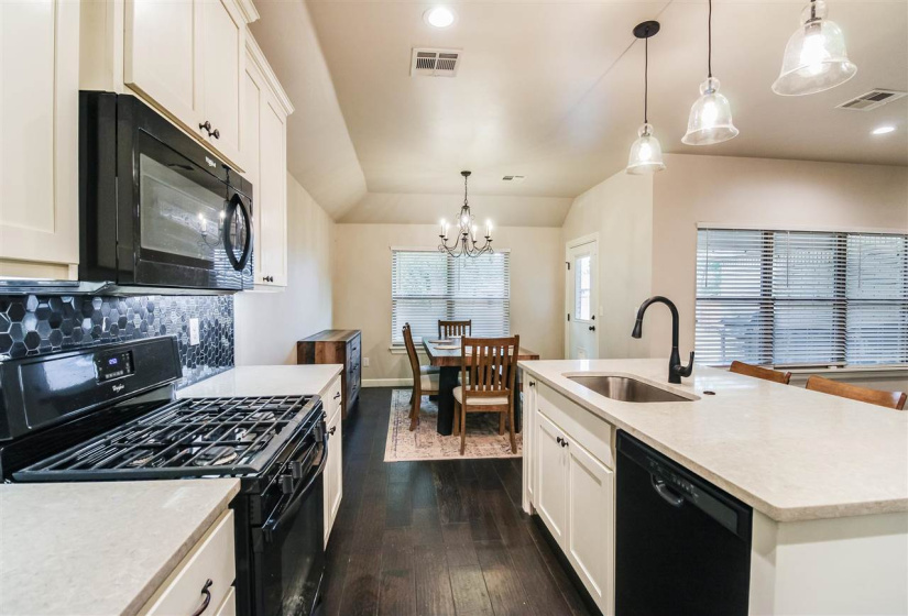4 Bedrooms Bedrooms, 0 ,2 BathroomsBathrooms,Residential,Single Family,Oak Crest,1,132896
