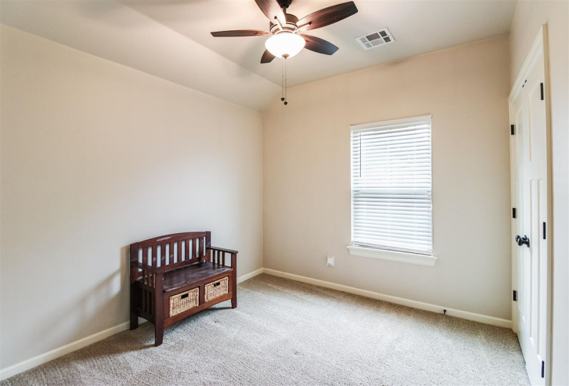 4 Bedrooms Bedrooms, 0 ,2 BathroomsBathrooms,Residential,Single Family,Oak Crest,1,132896