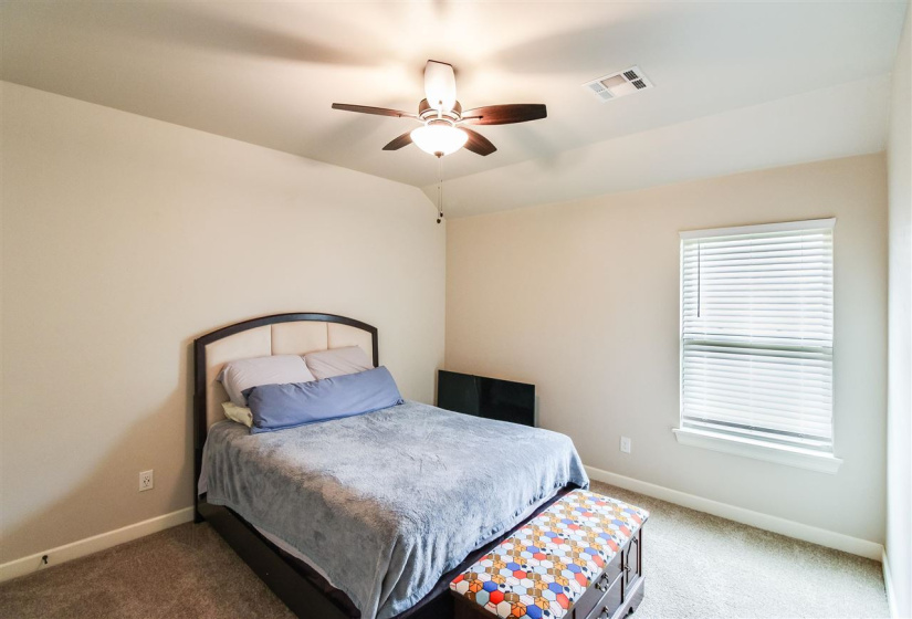 4 Bedrooms Bedrooms, 0 ,2 BathroomsBathrooms,Residential,Single Family,Oak Crest,1,132896