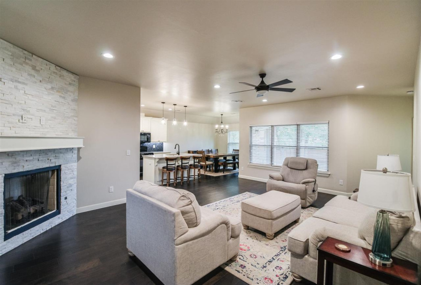 4 Bedrooms Bedrooms, 0 ,2 BathroomsBathrooms,Residential,Single Family,Oak Crest,1,132896