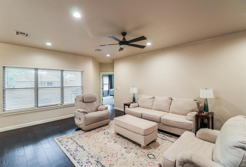 4 Bedrooms Bedrooms, 0 ,2 BathroomsBathrooms,Residential,Single Family,Oak Crest,1,132896