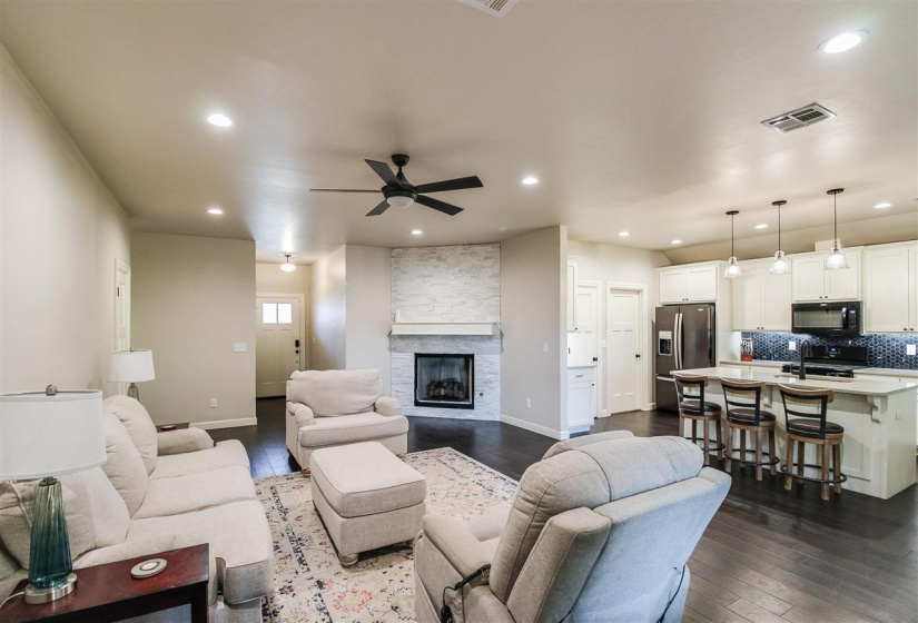 4 Bedrooms Bedrooms, 0 ,2 BathroomsBathrooms,Residential,Single Family,Oak Crest,1,132896