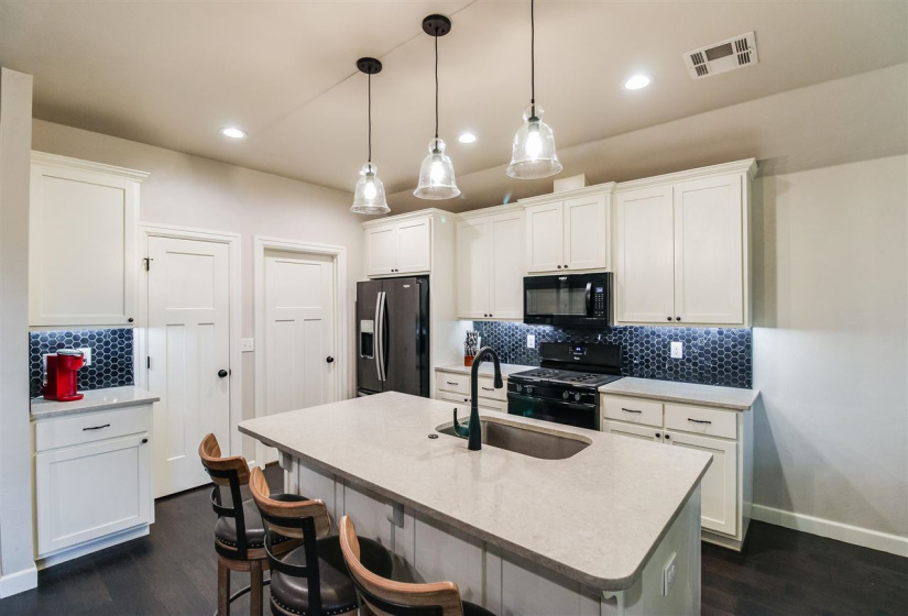 4 Bedrooms Bedrooms, 0 ,2 BathroomsBathrooms,Residential,Single Family,Oak Crest,1,132896