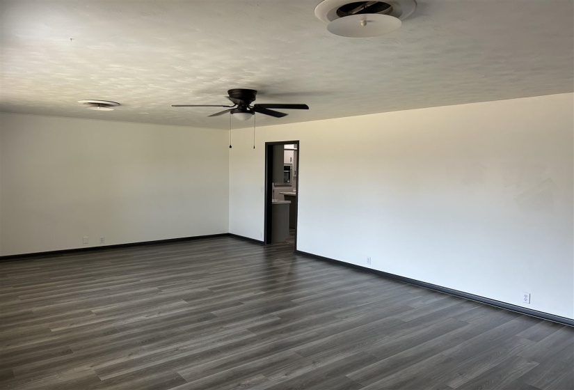 3 Bedrooms Bedrooms, 0 ,3 BathroomsBathrooms,Residential,Single Family,Hillcrest,1,132903
