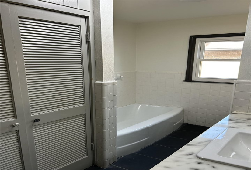 3 Bedrooms Bedrooms, 0 ,3 BathroomsBathrooms,Residential,Single Family,Hillcrest,1,132903