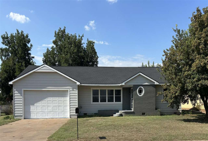 3 Bedrooms Bedrooms, 0 ,3 BathroomsBathrooms,Residential,Single Family,Hillcrest,1,132903