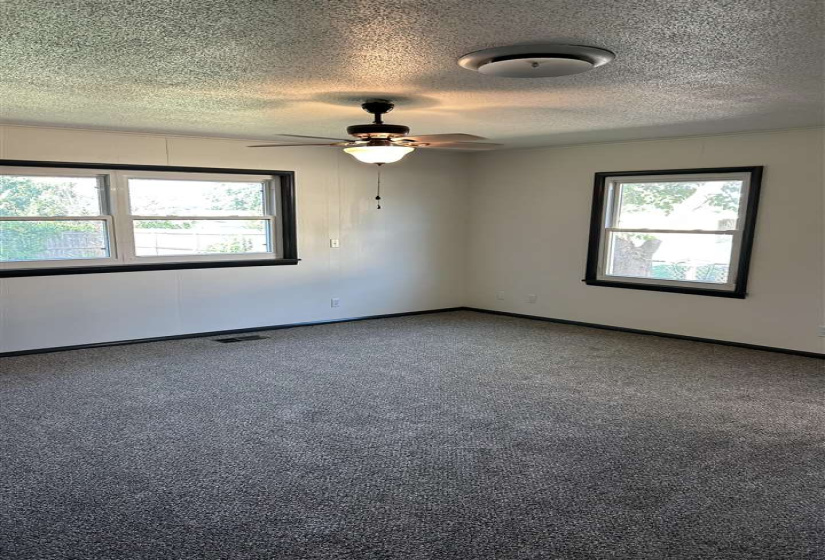 3 Bedrooms Bedrooms, 0 ,3 BathroomsBathrooms,Residential,Single Family,Hillcrest,1,132903