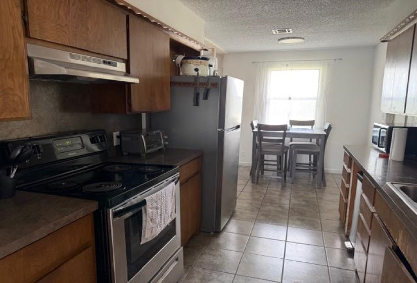 3 Bedrooms Bedrooms, 0 ,2 BathroomsBathrooms,Residential,Single Family,9th,1,132905