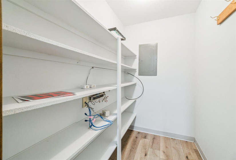 0 , 0 ,21 BathroomsBathrooms,Commercial/industrial,Commercial,Main,1,132924