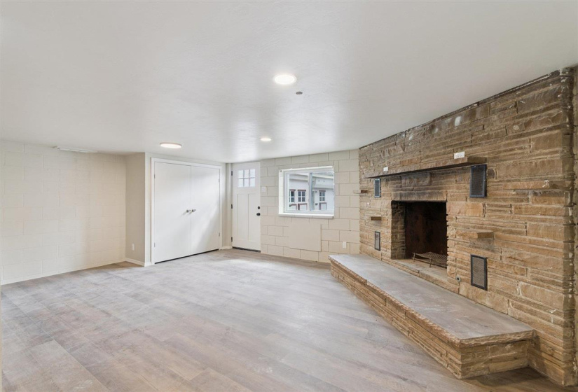0 , 0 ,11 BathroomsBathrooms,Multi-family,Apartments,Cherry,1,132923