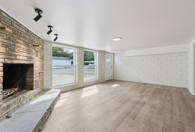 0 , 0 ,11 BathroomsBathrooms,Multi-family,Apartments,Cherry,1,132923