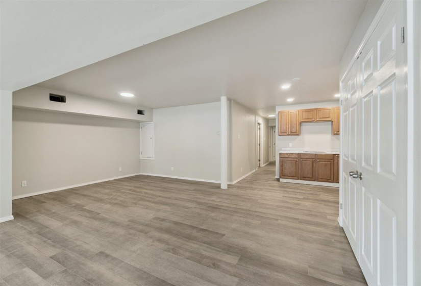 0 , 0 ,11 BathroomsBathrooms,Multi-family,Apartments,Cherry,1,132923
