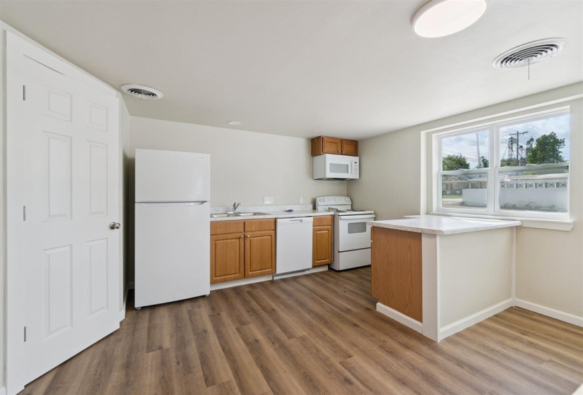 0 , 0 ,11 BathroomsBathrooms,Multi-family,Apartments,Cherry,1,132923