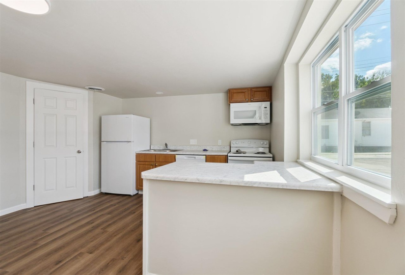 0 , 0 ,11 BathroomsBathrooms,Multi-family,Apartments,Cherry,1,132923