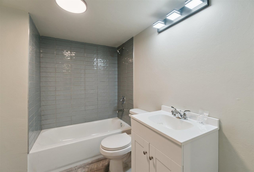 0 , 0 ,11 BathroomsBathrooms,Multi-family,Apartments,Cherry,1,132923
