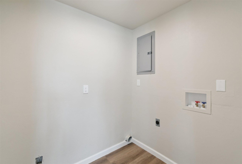 0 , 0 ,11 BathroomsBathrooms,Multi-family,Apartments,Cherry,1,132923