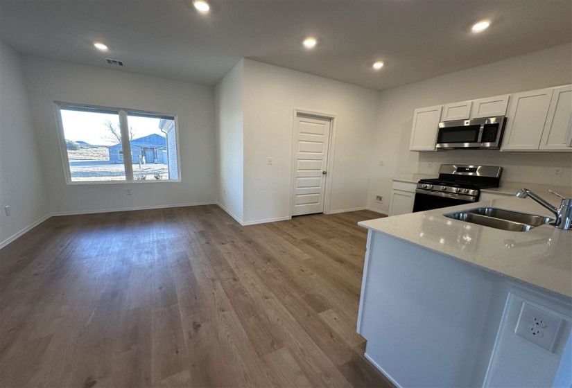 3 Bedrooms Bedrooms, 0 ,2 BathroomsBathrooms,Residential,Single Family,Blackberry,1,132917