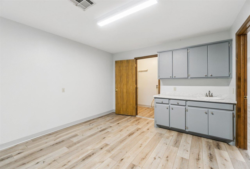 0 , 0 ,0,Residential,Single Family,Main,1,132929