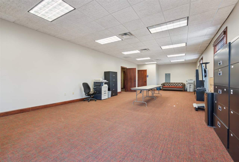 0 , 0 ,11 BathroomsBathrooms,Commercial/industrial,Commercial,Jardot,1,132930