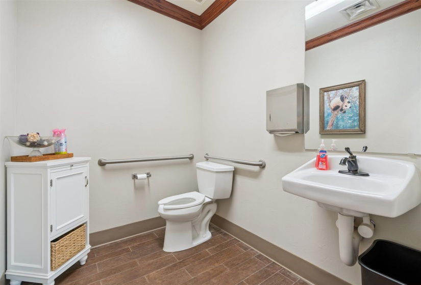 0 , 0 ,11 BathroomsBathrooms,Commercial/industrial,Commercial,Jardot,1,132930