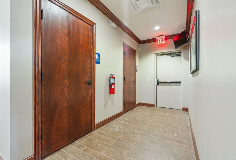 0 , 0 ,11 BathroomsBathrooms,Commercial/industrial,Commercial,Jardot,1,132930