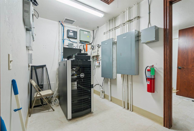 0 , 0 ,11 BathroomsBathrooms,Commercial/industrial,Commercial,Jardot,1,132930