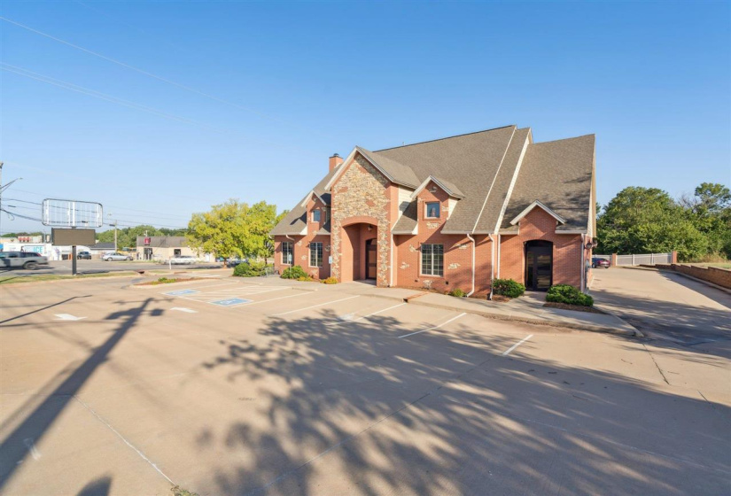 0 , 0 ,11 BathroomsBathrooms,Commercial/industrial,Commercial,Jardot,1,132930